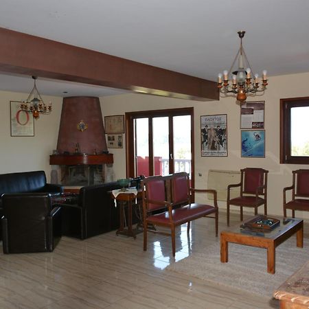 Aristotelis Epidaurus Luaran gambar