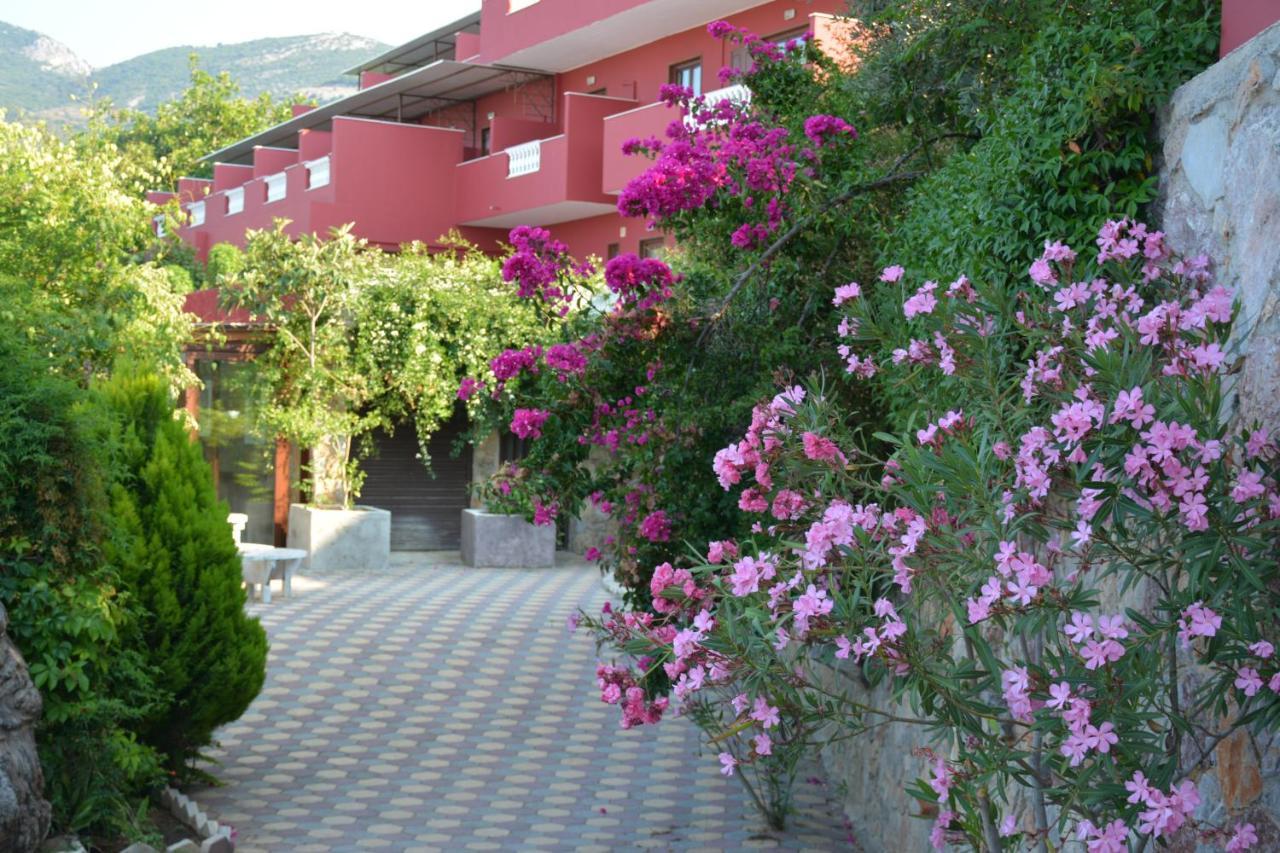 Aristotelis Epidaurus Luaran gambar