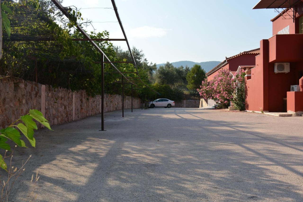 Aristotelis Epidaurus Luaran gambar