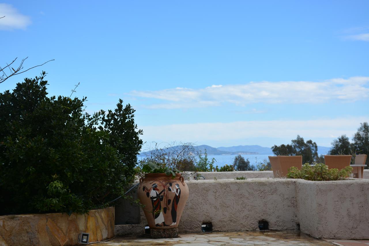 Aristotelis Epidaurus Luaran gambar